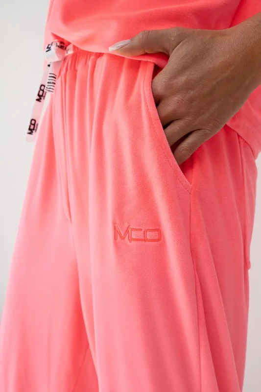 mco damski komplet weekend vibe neonowy roz 4.webp