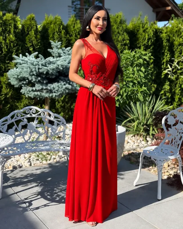 elizabeth suknia wieczorowa z aplikacja czerwien 1.webp