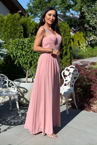 elizabeth suknia wieczorowa z aplikacja puder 1.webp