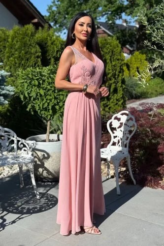 elizabeth suknia wieczorowa z aplikacja puder 2.webp
