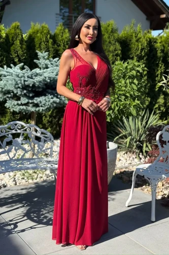 elizabeth suknia wieczorowa z aplikacja bordo 1.webp