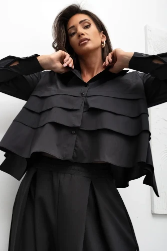 mco Koszula Damska Tiered Ruffle Crop czarny 1.webp