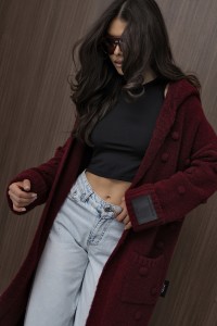 mco damski sweter pom pom bordo 3.jpg