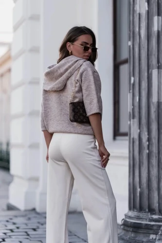 pola sweter damski z chusta ciemny bez 3.webp