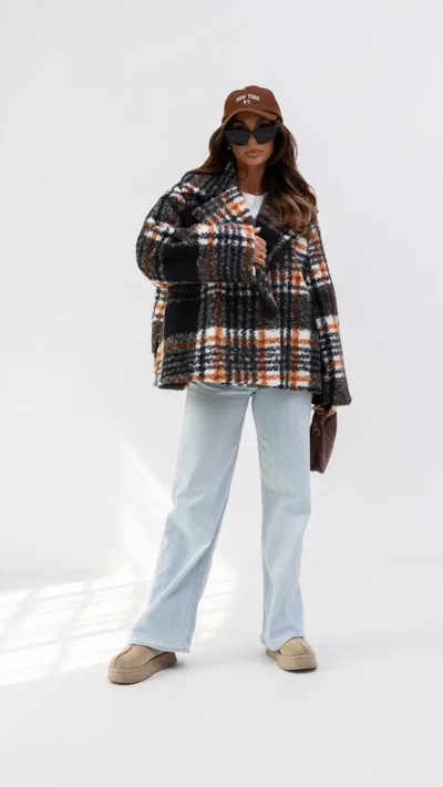 MISS CITY OFFICIAL Płaszcz krótki Unwritten (czarny)