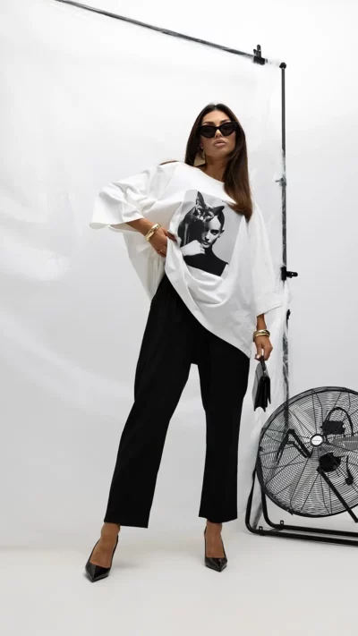 MISS CITY OFFICIAL Damski T-Shirt Long Cat (biały)