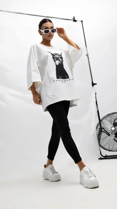 MISS CITY OFFICIAL Damski T-Shirt Long Doberman (biały)