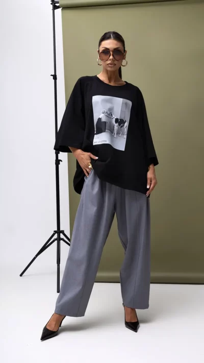 MISS CITY OFFICIAL Damski T-shirt Long Kiss (czarny)