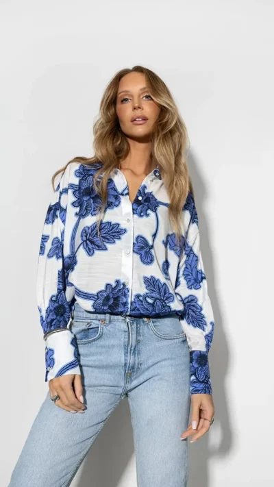 SIMPLICITY Koszula Roomy – Kwiat (ecru - niebieski - czerń)