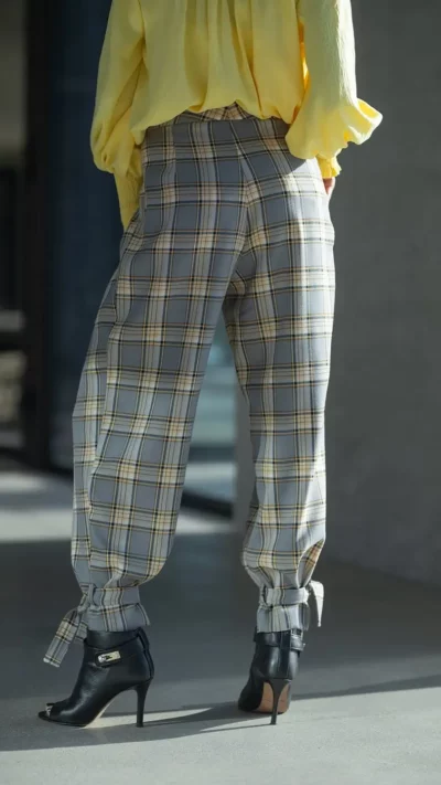 BASTET Spodnie w kratkę z zakładką (szary - żółty)